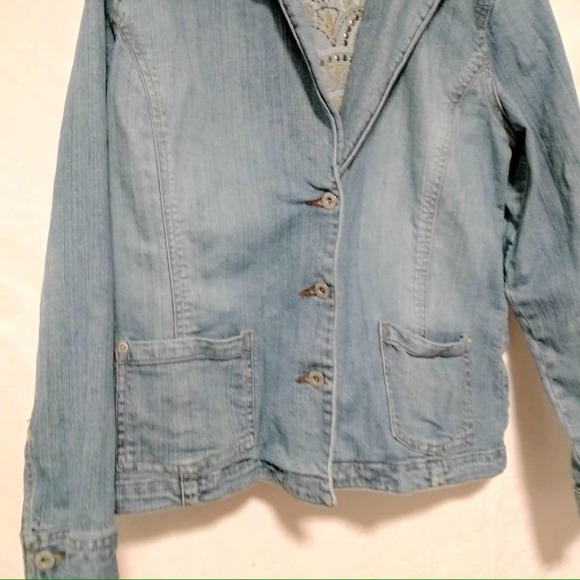 Chico's Platinum SZ 1 Blue Jean Denim Jacket Pockets Buttons Embroidered Back - Picture 3 of 8